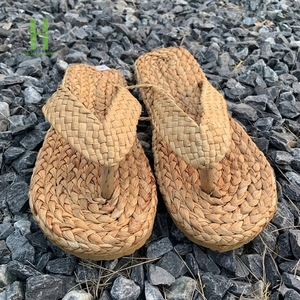 Handmade Seagrass Flower Slippers Wedding Guests Natural Woven Eco-Friendly Floral Sandals Bridal Party Hotel Spa Guest Slippers - Product Image 6