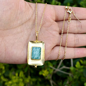 Nouveau collier empilable en amazonite naturelle rectangulaire, avec pendentif en laiton massif et monture plaquée or 18 carats, idéal pour les soirées. - Product Image 5