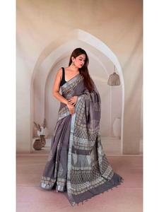 Conjunto de Saree de Lino Teñido Naturalmente con Blusa con Patrones Únicos Impresos a Mano y Detalles Hechos a Mano para la India Moderna - Product Image 6