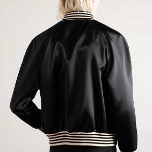 เสื้อแจ็คเก็ตบอมเบอร์ผ้าซาตินแบบสั่งทำ |   ป้ายปักลายวาร์ซิตี้โค้ช |   แฟชั่นสตรีทแวร์ |   ขายส่งจำนวนมาก - Product Image 2