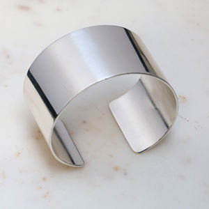 Bracelet manchette large en laiton fait main, jonc ouvert doré poli, style minimaliste et affirmé, pour femme, bijou bohème, cadeau - Product Image 4