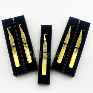 Pinzas para Pestañas RMI de 90 Grados, Acero Inoxidable, Diseño Liso Dorado con Plasma, Antimagnéticas, Antiestáticas, Perfectas - Product Image 1