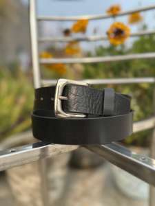 Ceinture décontractée vintage en cuir de vache noir pour homme, de qualité supérieure, avec boucle en cuivre, fabriquée à la main pour un confort optimal et une utilisation durable - Product Image 3