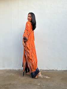Caftán Tie Dye Naranja y Negro, Vestido Cómodo para Playa, Resort o Salón - Product Image 5