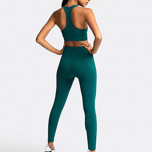 Conjunto de yoga transpirable para mujer, para entrenamiento y fitness, tela ligera para sesiones de yoga, uso en el gimnasio y uso diario. - Product Image 2