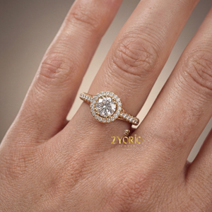 Bague de Fiançailles et de Mariage de Luxe en Or Jaune avec Diamant Taillé en Halo et Diamant de Laboratoire, Style Chevalière, Cadeau pour Femme, Bijou Fin 2.00 CT - Product Image 5