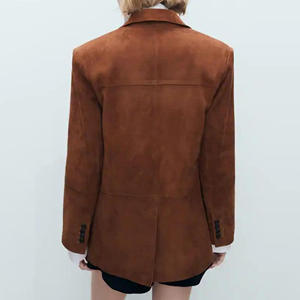 เสื้อแจ็คเก็ตหนังกลับผู้หญิง สีน้ำตาล สไตล์ลำลอง/ทางการ สำหรับใส่ทำงาน ปกเสื้อแบบลา펠 ทรงเข้ารูป สั่งตัดได้ ผลิตจากหนังแกะแท้ แฟชั่นเสื้อโค้ท - Product Image 4