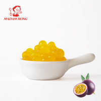 Kleine biologische tapioca balletjes met mango-yoghurt smaak, instant popping boba, klaar om te eten, fruitsap toevoegingen, kleurrijke beker