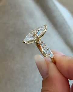 Bague de fiançailles avec halo caché en diamant de laboratoire de 3 carats de taille marquise, sertie pavé, certifiée IGI - Product Image 5