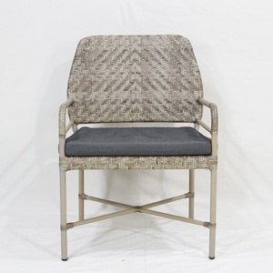 Ensemble de sièges de patio rembourrés en tissu écologique de qualité supérieure pour villa, mobilier d'extérieur durable et élégant - Product Image 1