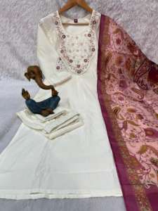 Conjunto de Kurti y Pantalón de Seda Marina Premium con Bordado y Dupatta de Seda Zarana con Estampado Digital - Product Image 2