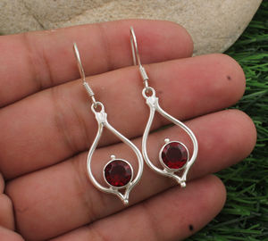 ต่างหูห้อยประดับพลอยโกเมนสีแดงธรรมชาติ เงินแท้ 925 ชุบเงิน งานแฮนด์เมด สไตล์วินเทจสุดหรู เหมาะเป็นของขวัญสำหรับงานแต่งงาน - Product Image 3