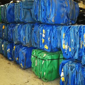 เศษถังพลาสติก HDPE สีน้ำเงิน คุณภาพสูง ไหลลื่น บริสุทธิ์สูง รีไซเคิลแล้ว สำหรับขายส่งและจัดส่งทั่วโลก - Product Image 1