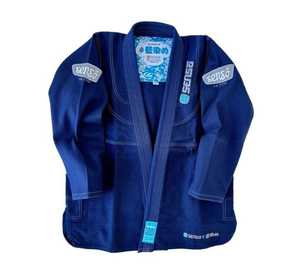 ชุดยิวยิตสูบราซิล (BJJ Gi) คุณภาพพรีเมียมแบบขายส่ง พร้อมป้ายปักลาย ทนทาน ผลิตจากผ้าเพิร์ลวีฟ สำหรับฝึกซ้อม - Product Image 1