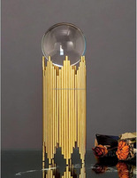 Décoration d'intérieur moderne de luxe écologique en laiton, toucher de reflets dorés, glamour, légère et durable, pour table et salon