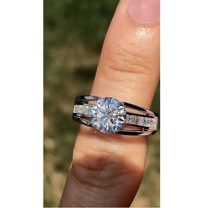 Anillo de Compromiso con Diamante Cultivado en Laboratorio de 2 Quilates, Corte Redondo, Oro Blanco de 14K, Banda Baguette, Joyería Nupcial Moderna - Product Image 1