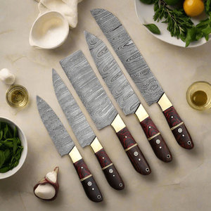 Ensemble de couteaux de chef en acier Damas faits à la main avec étui en cuir, couteaux de cuisine fiables pour un usage quotidien en cuisine - Product Image 3