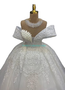Vestido de Novia de Seda Hecho a Mano de Lujo - Traje Nupcial Personalizado con Encaje, Satén y Tul - Product Image 4
