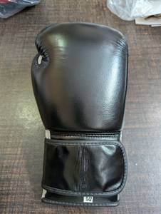 Gants de boxe en cuir PU 16oz avec logo personnalisé pour le kickboxing, le sparring et l'entraînement aux arts martiaux, à doigts complets, à enfiler - Product Image 3