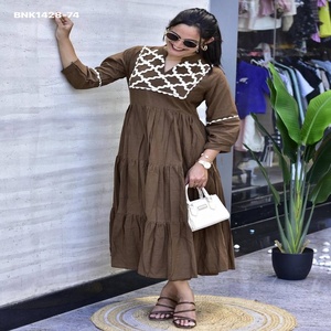 Mejor tela de algodón Jaipuri con cuello y volantes largos hechos a mano, Kurti listo para usar, fabricante de Surat, suministro al por mayor - Product Image 1