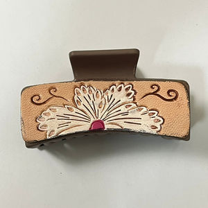 Pince à cheveux élégante en cuir de vachette fait main, motif floral vintage, accessoire de coiffure bohème pour femme - Product Image 5