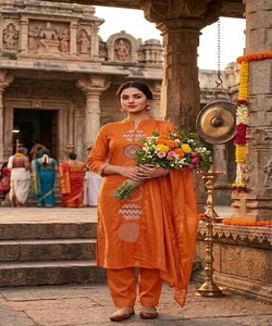 ชุดเสื้อผ้าปักลายผ้าฝ้ายสลับสีสันสดใส พร้อมผ้าคลุมไหล่ สำหรับงานเทศกาล ราคาขายส่ง เสื้อผ้าชาติพันธุ์ สีส้ม - Product Image 3