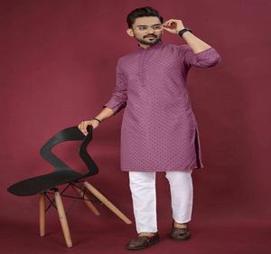 Kurta tradicional de seda para hombre con detalles de Lucknow y adornos de lentejuelas subtiles para fiestas festivas y ocasiones culturales. - Product Image 5