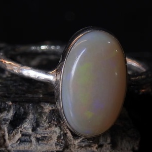 Anillo de Boda Clásico con Ópalo Sólido Australiano, Engaste de Bisel, Plata, Piedra de Nacimiento de Octubre, Talla 6.5 US, Joyería Hecha a Mano, Regalo para - Product Image 1