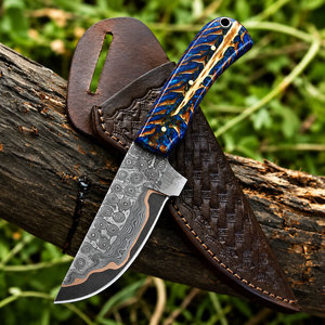 Cuchillo de Caza San-Mai de Acero Damasco y Cobre, Diseño Impresionante, Fabricación de Primera Calidad, Hoja de 8 Pulgadas, Punta Caída, 4mm, con Resina - Product Image 3