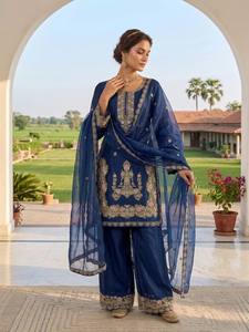 Ensemble Kurta traditionnel indien pakistanais bleu pour femmes avec dupatta en soie brodée, tenue ethnique longue jusqu'aux chevilles, toutes saisons - Product Image 4