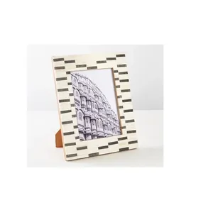 Cadre photo en bois élégant pour œuvres d'art ou citations inspirantes sur les bureaux de bureau, au design rustique vintage, simple. - Product Image 1