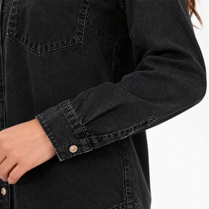 Chemise en jean noir délavé pour femme – Qualité supérieure, élégante, confortable, durable, classique, moderne et polyvalente – Tissu en jean noir délavé - Product Image 5