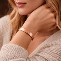 Brazalete de Cobre Martillado a Mano |   Joyería Unisex Ajustable, Rústica, para Múltiples Ocasiones, con Impresión Reactiva Personalizada y a la Moda