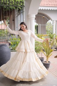 Vestido Lehenga Choli Blanco con Peplum, Adornado con Lentejuelas, Tradicional Indio-Pakistaní para Bodas, Fiestas y Diwali, con Encaje Gota Patti - Product Image 6