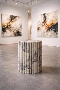 Table d'appoint en marbre naturel de luxe à surface cannelée |   Table d'appoint ronde en pierre sur piédestal |   Table d'appoint moderne en marbre pour la décoration du salon - Product Image 3