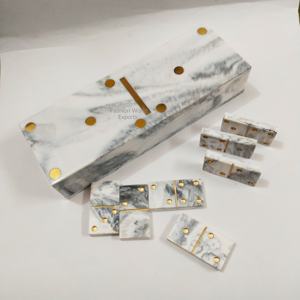 Juego de Dominó Moderno de Mármol con Detalles en Latón y Caja de Almacenamiento de Madera, Elegante Decoración de Mesa para Reuniones Familiares - Product Image 1