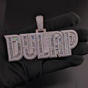 จี้เพชรโมอิสซาไนต์ทรงเหลี่ยมมรกตแบบสั่งทำพิเศษสำหรับฮิปฮอป พร้อมใบรับรอง IGI สร้อยคอจี้ชื่อสำหรับผู้ชาย เงินแท้ 925 ประดับเพชรระยิบระยับ - Product Image 3