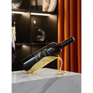 Support à bouteilles en métal fait main de qualité supérieure, porte-vin en fer de luxe pour la décoration moderne de la maison, porte-vin en métal doré de luxe en forme de bateau - Product Image 1