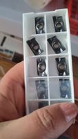 Plaquettes en carbure usinées avec précision, fabriquées grâce à une technologie de rectification CNC de pointe, sont très efficaces et rentables.