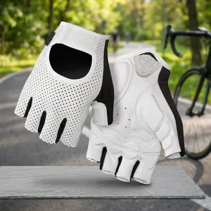 Gants de cyclisme blancs mi-doigts en maille respirante avec accents noirs pour le cyclisme et les activités de plein air - Product Image 4