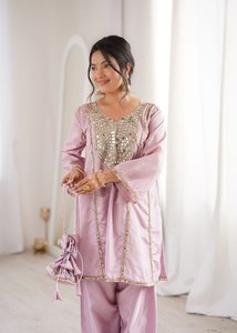 ชุดเซ็ต Antra Lifestyle สีชมพู ผ้าไหม ซัลวาร์ คามีซ ประดับกระจก ลูกไม้ แห้งเร็ว เสื้อคุर्ติสั้น กางเกงขายาว ทรงปกติ สไตล์อินเดียสมัยใหม่ - Product Image 4