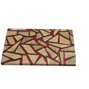 เขียงไม้สี่เหลี่ยมที่มีลวดลายเรขาคณิตและพื้นผิวกันลื่นแบบฝังสีแดง - Product Image 5