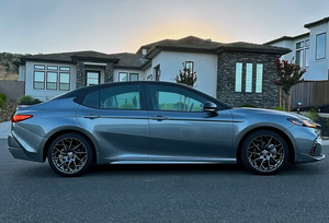 Exclusivo Toyota Camry 2026 de Lujo, Sedán Automático - Product Image 2