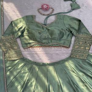 VASTRA COTTAGE Lehenga Choli de Satén Premium con Bordado de Hilo y Lentejuelas, Blusa sin Costuras de Gran Volumen, Dupatta de Georgette - Product Image 5