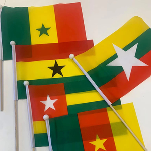 ธงโบกมือแบบกำหนดเองพร้อมด้ามไม้ พิมพ์ลายโพลีเอสเตอร์ ธงส่งเสริมการขายสำหรับงานอีเว้นท์และการโฆษณา - Product Image 1