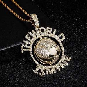 Colgante 'The World Is Mine' con Incrustaciones de Cristales de Imitación, Chapado en Plata, Aleación, Joyería Hip Hop, Regalo Unisex - Product Image 2