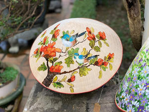 Chapeau conique traditionnel du Vietnam fait à la main pour un festival spécial - Product Image 2