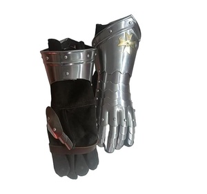 Fabricant de confiance : Gants de chevalier médiévaux en métal finis à la main avec surface en acier poli pour costume de la Renaissance - Product Image 3