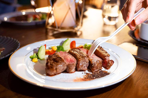 Juego de Cubiertos Desechables Biodegradables Ecológicos, Resistentes al Agua y Libres de BPA, para Fiestas, Más de 100 Piezas - Product Image 6