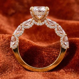 Bague de fiançailles en diamant taille ovale avec sangle en diamant à griffes partagées – Bague de mariage en or jaune 14 carats - Product Image 3